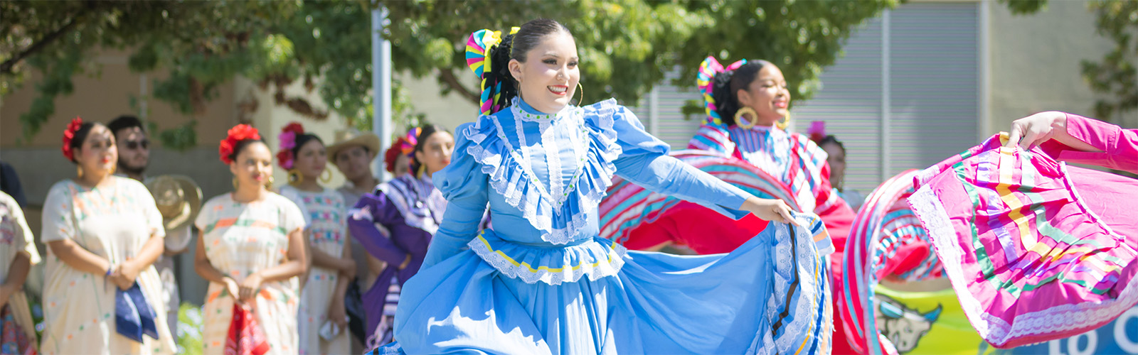 Folklorico dancers